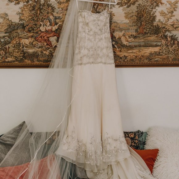 Vintage Jim Hjelm Beaded Wedding Gown - Picture 10 of 16